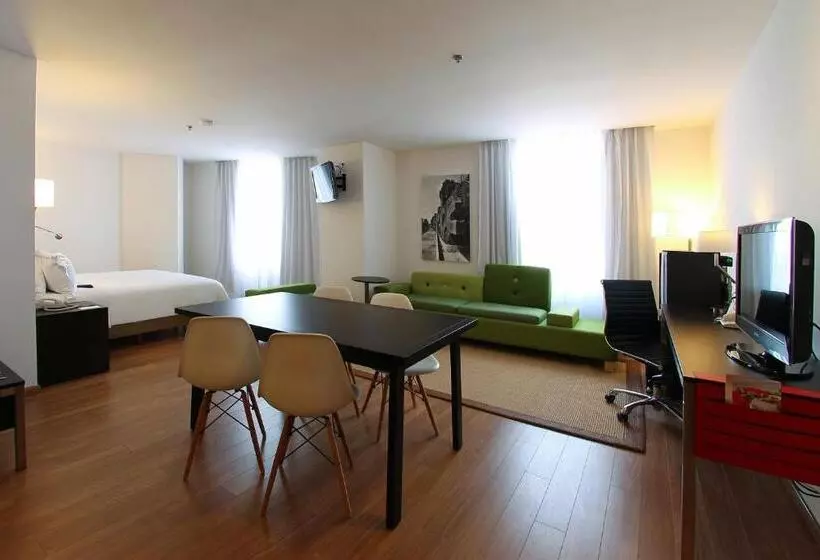 Отель Fiesta Inn Express Naucalpan