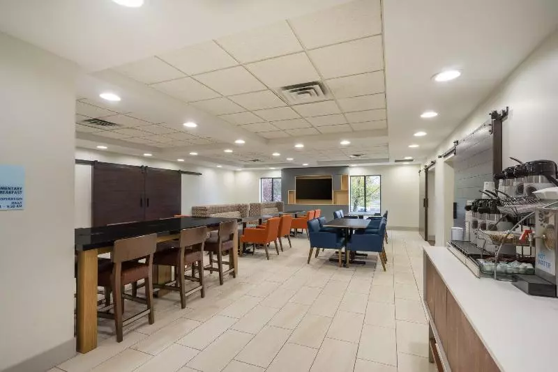 Holiday Inn Express Hotel & Suites Louisville East, An Ihg