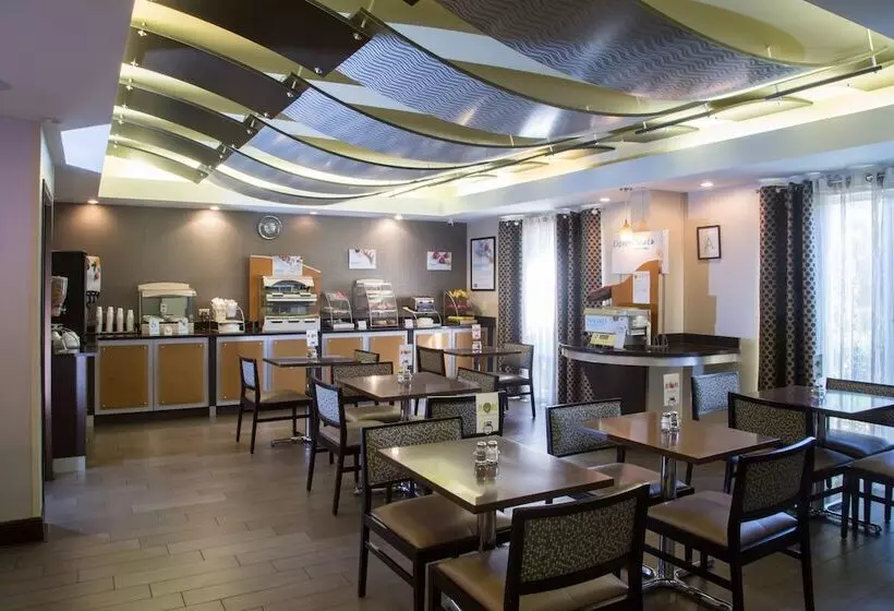 Holiday Inn Express Hotel & Suites Oxford By Ihg