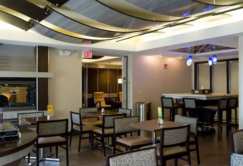 Holiday Inn Express Hotel & Suites Oxford By Ihg