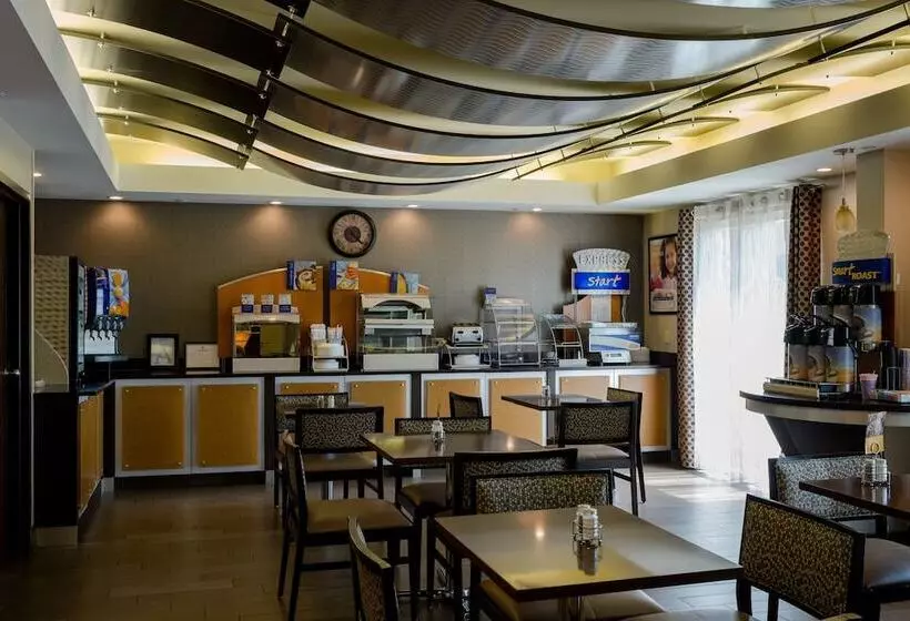 Holiday Inn Express Hotel & Suites Oxford By Ihg