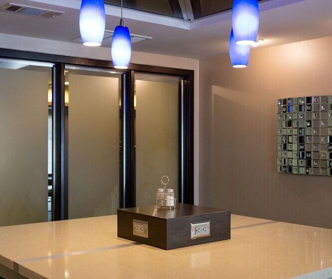 Holiday Inn Express Hotel & Suites Oxford By Ihg