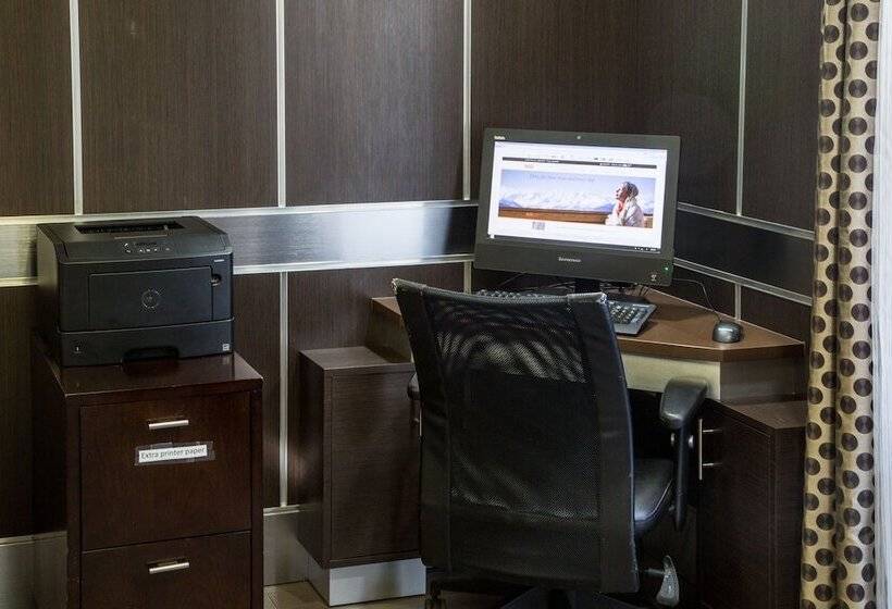 Holiday Inn Express Hotel & Suites Oxford By Ihg