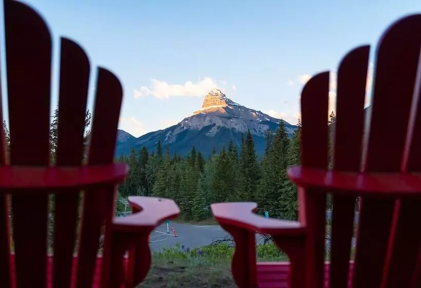 ホテル Johnston Canyon Lodge And Bungalows