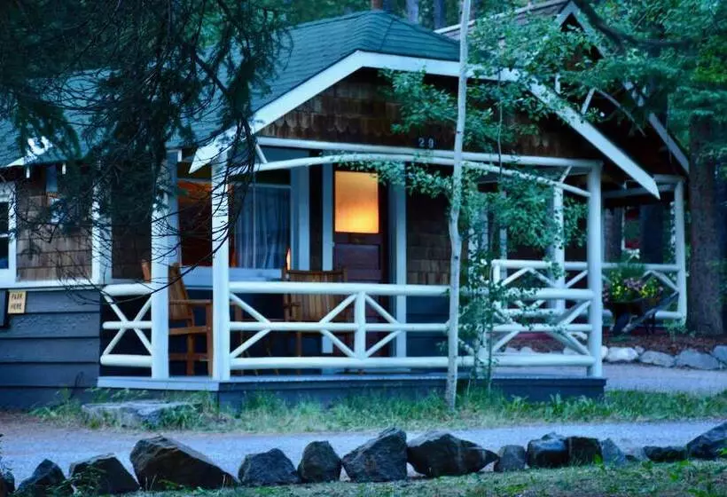 ホテル Johnston Canyon Lodge And Bungalows