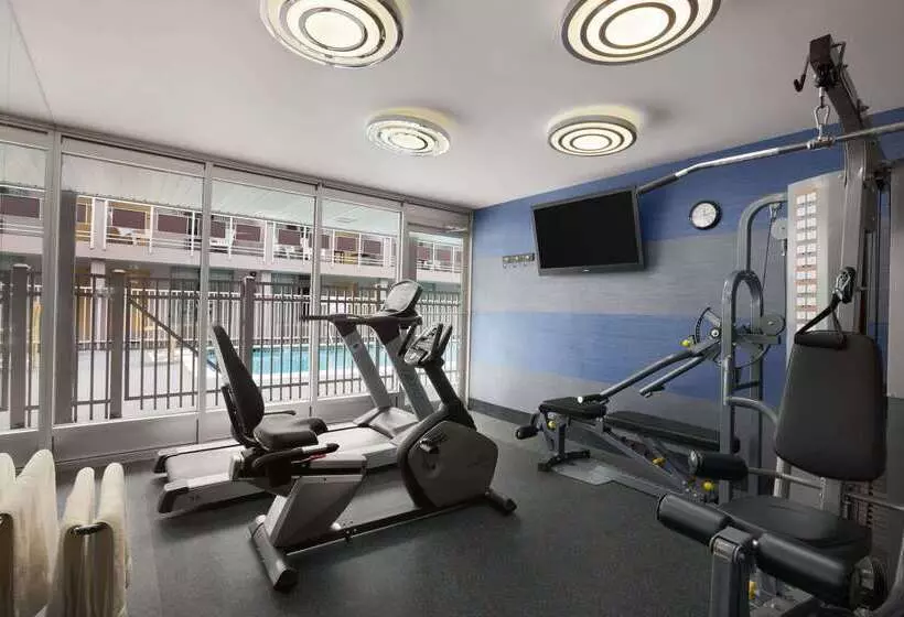 酒店 Ramada By Wyndham Rockville Centre