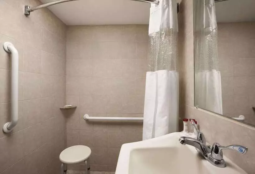 酒店 Ramada By Wyndham Rockville Centre