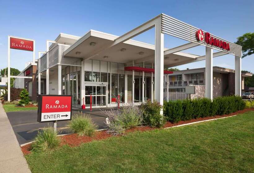 בית מלון כפרי Ramada By Wyndham Rockville Centre