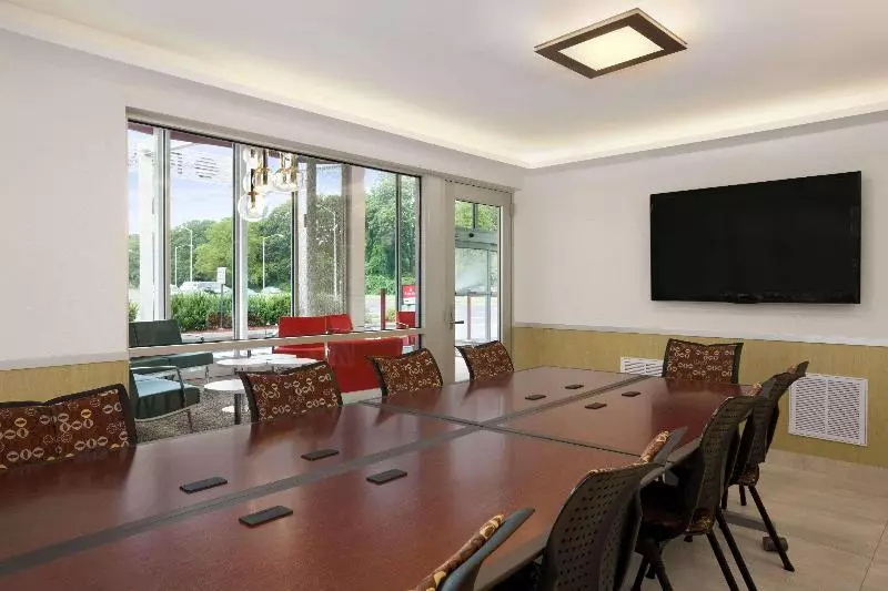 酒店 Ramada By Wyndham Rockville Centre