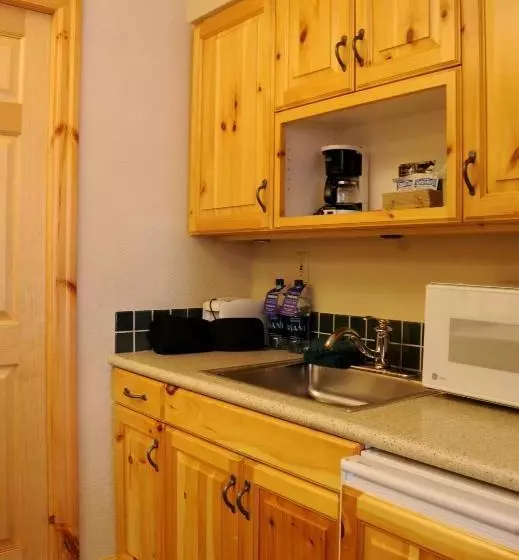 בית מלון כפרי Schweitzer Mountain Resort  Selkirk Lodge