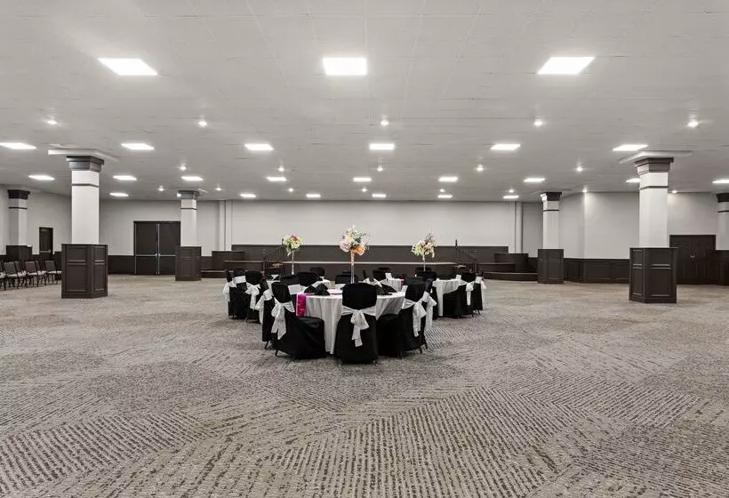 The Clover Hotel, Ascend Hotel Collection