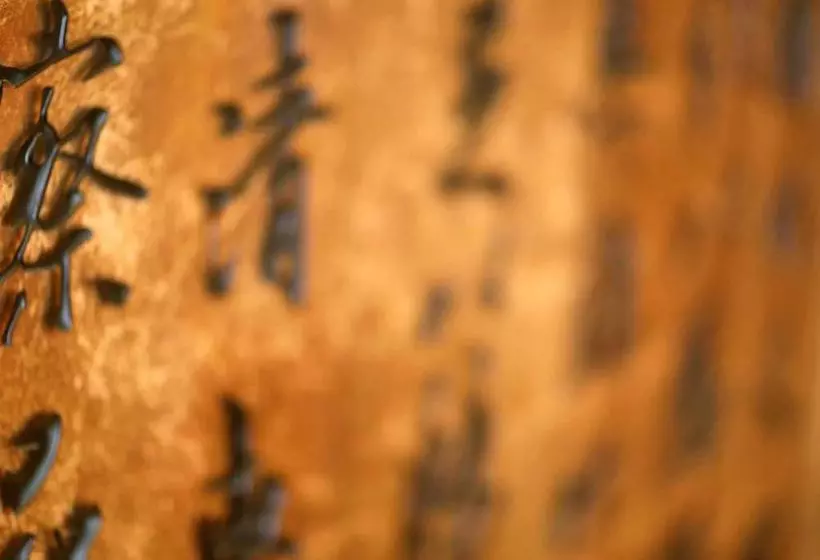 Hotel The Queens Airport Business Hot