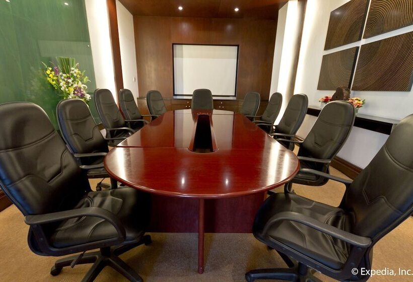 Waterfront Airport Hotel And Casino