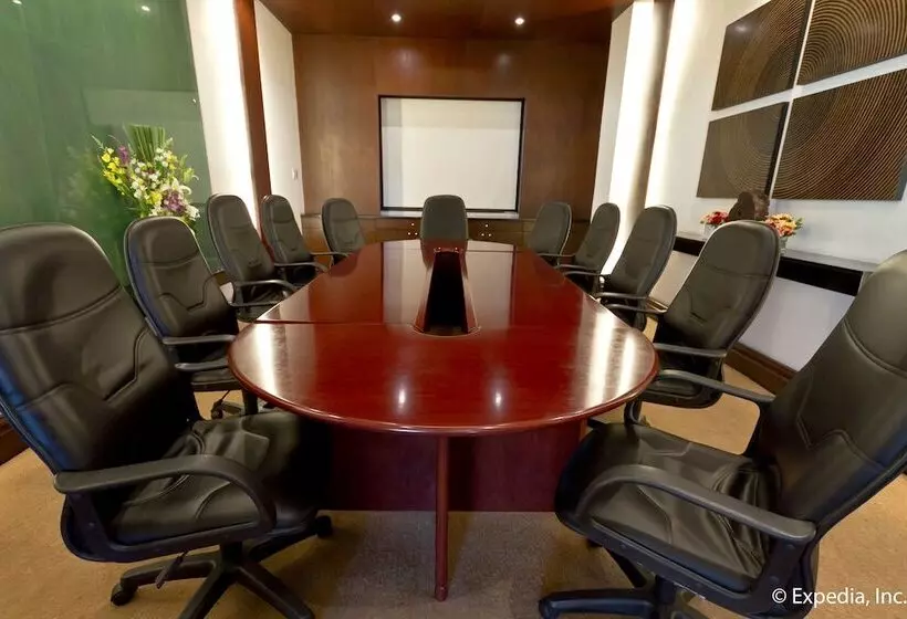 Waterfront Airport Hotel And Casino