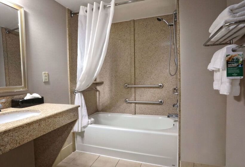 فندق Wingate By Wyndham Savannah Pooler