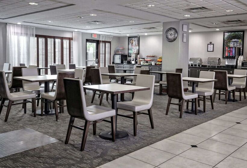 فندق Wingate By Wyndham Savannah Pooler