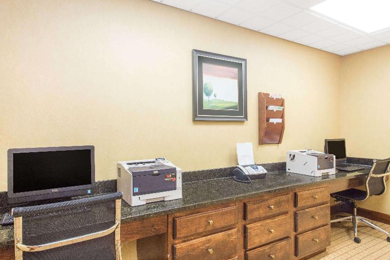 فندق Wingate By Wyndham Savannah Pooler