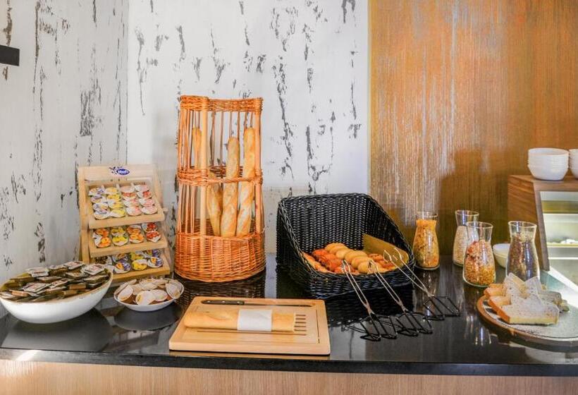 ホテル Neuchatel City