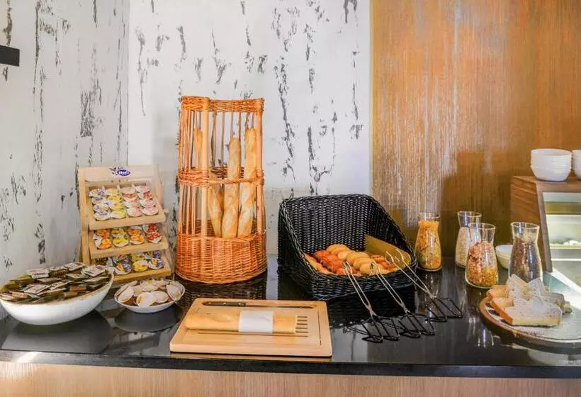 ホテル Neuchatel City