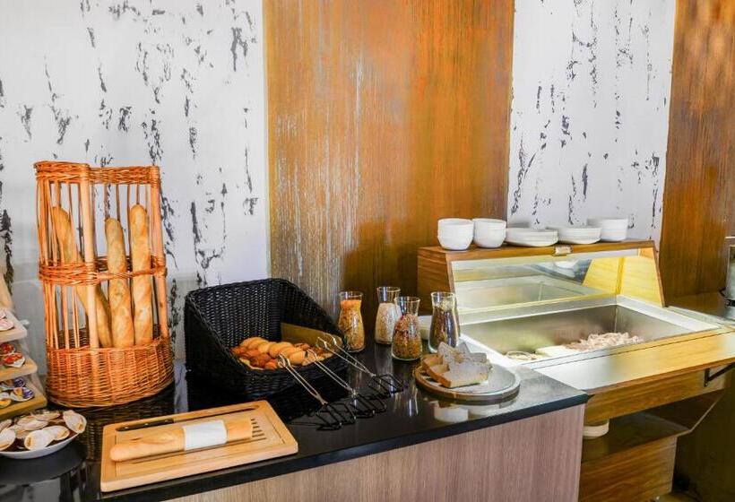 ホテル Neuchatel City