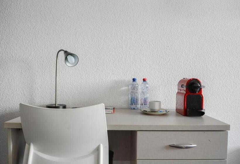 ホテル Neuchatel City