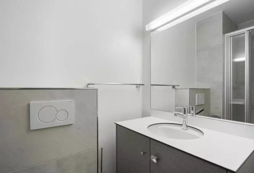 ホテル Neuchatel City