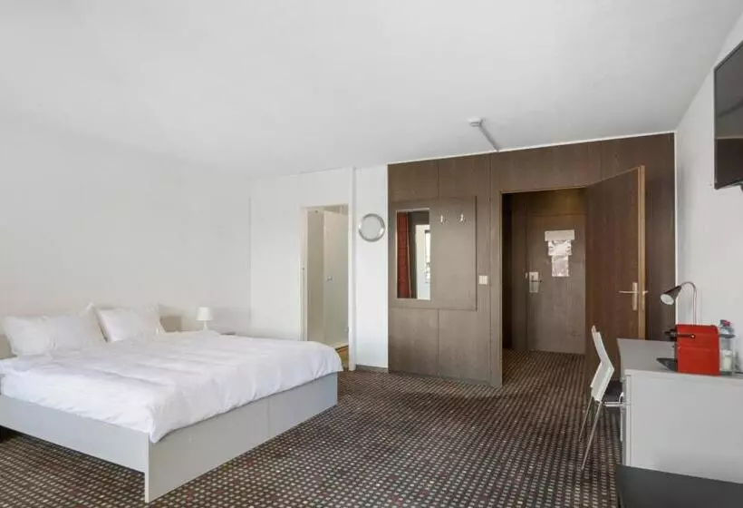 ホテル Neuchatel City