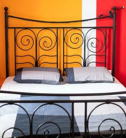 Fluxus Hostel