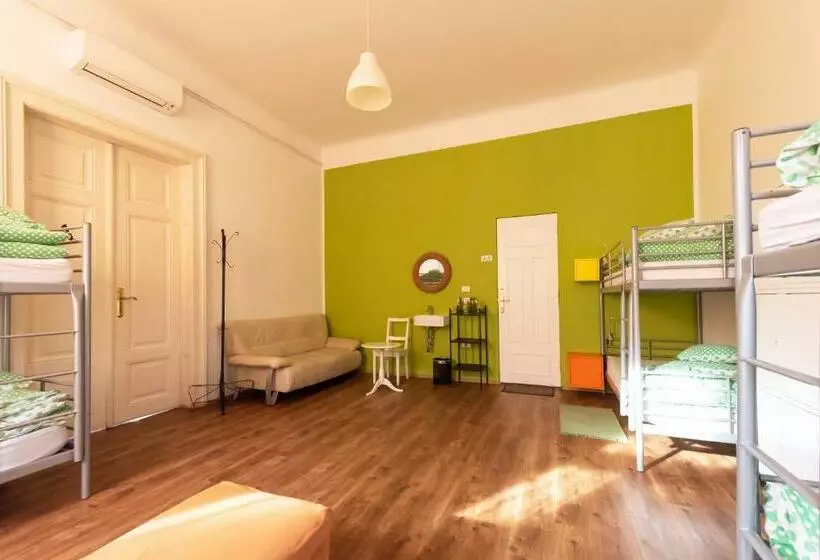 Fluxus Hostel