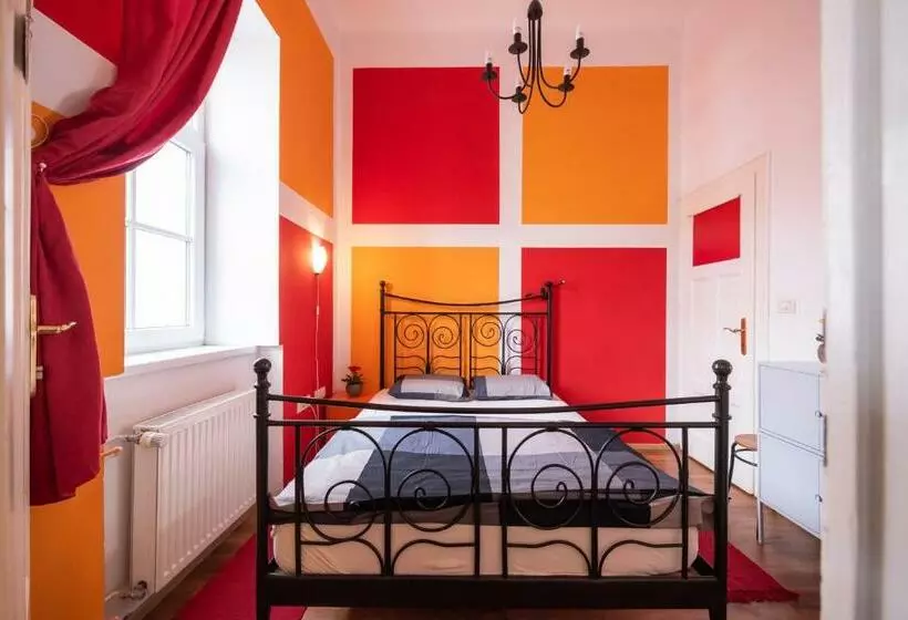 Fluxus Hostel