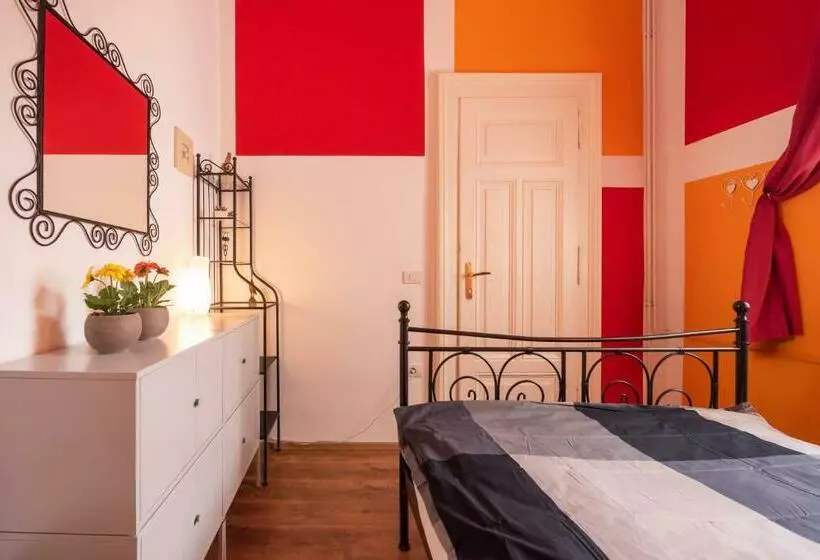 Fluxus Hostel