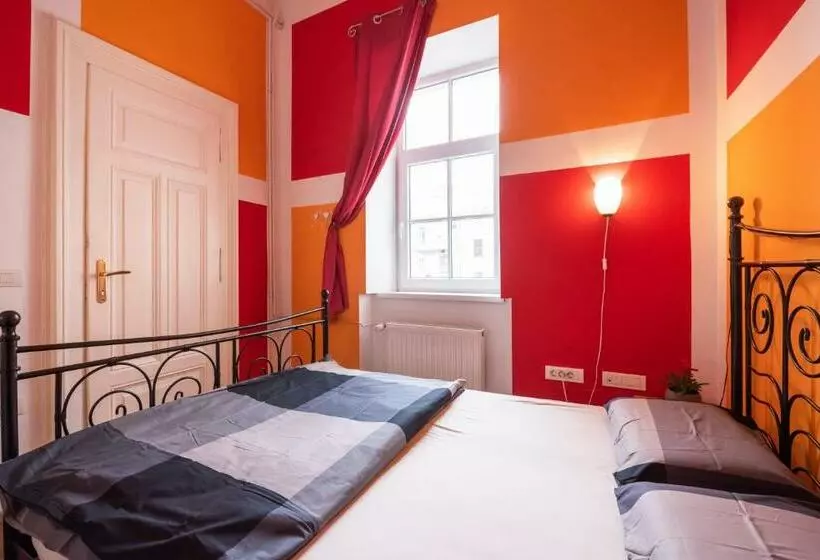 Fluxus Hostel