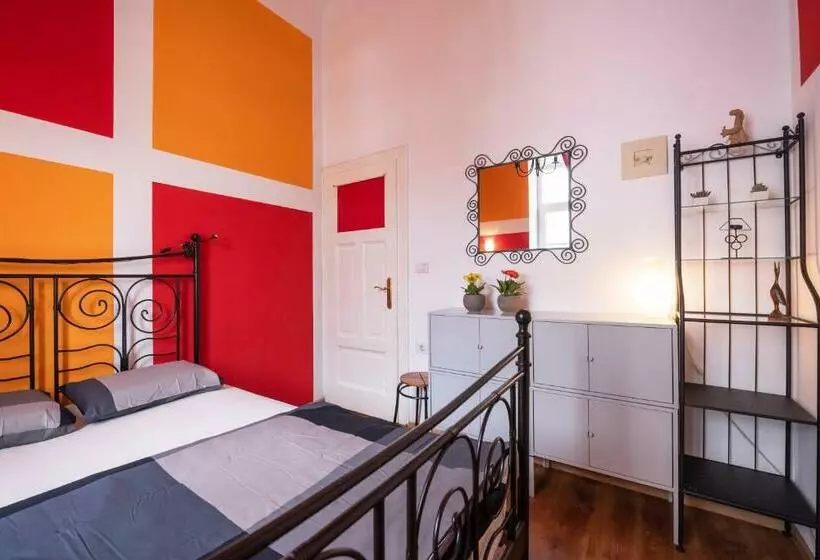 Fluxus Hostel