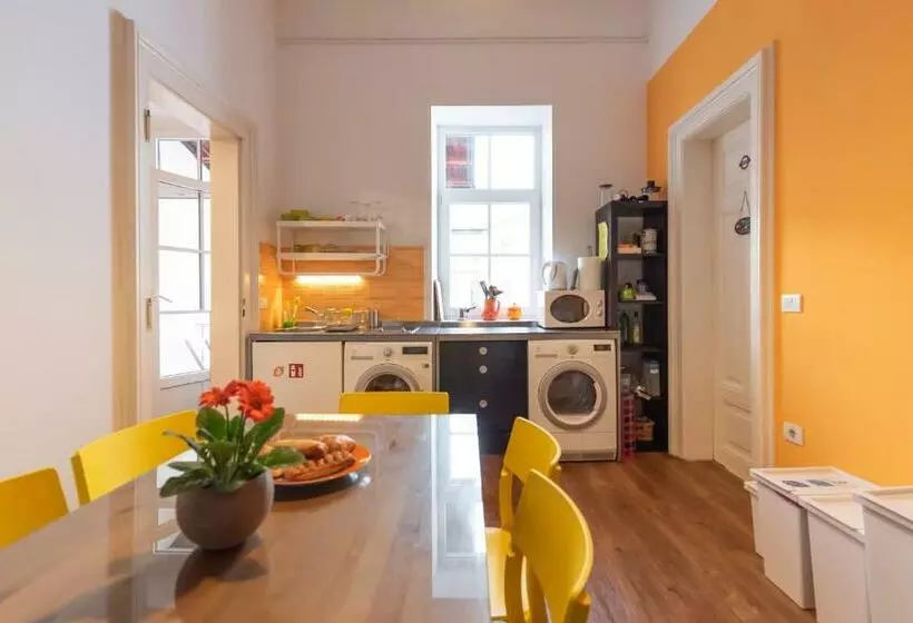 Fluxus Hostel