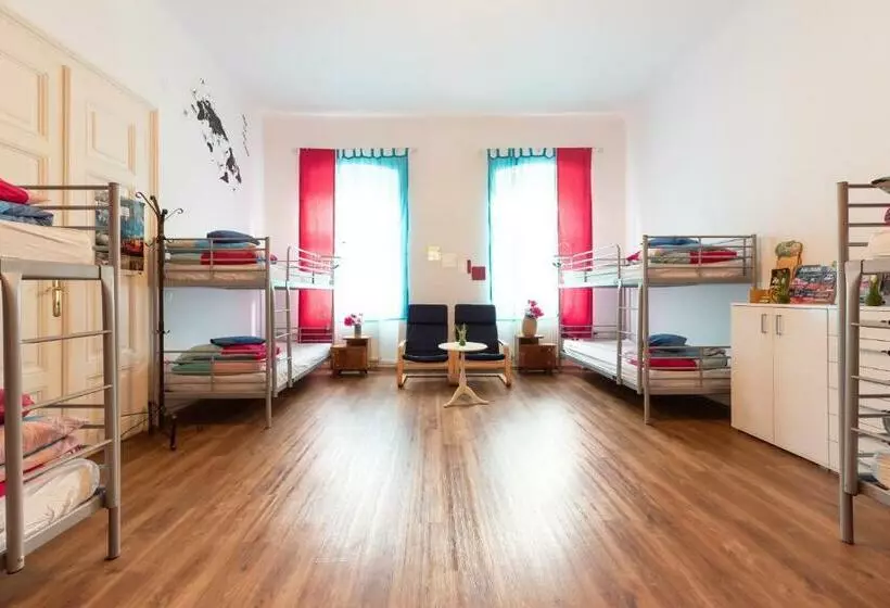 Fluxus Hostel
