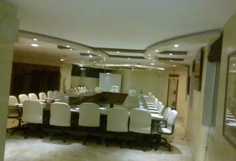 Excelencia Hotel Suites