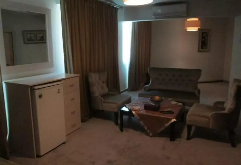 Excelencia Hotel Suites