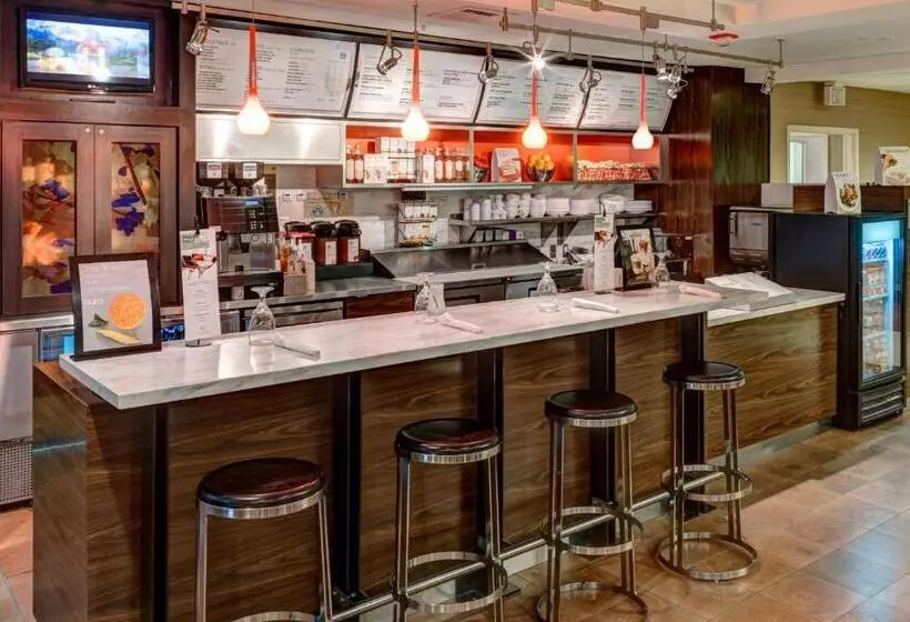 فندق Courtyard By Marriott Wichita East