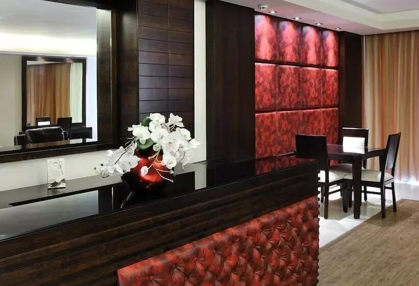 هتل Hollywood Inn Boutique