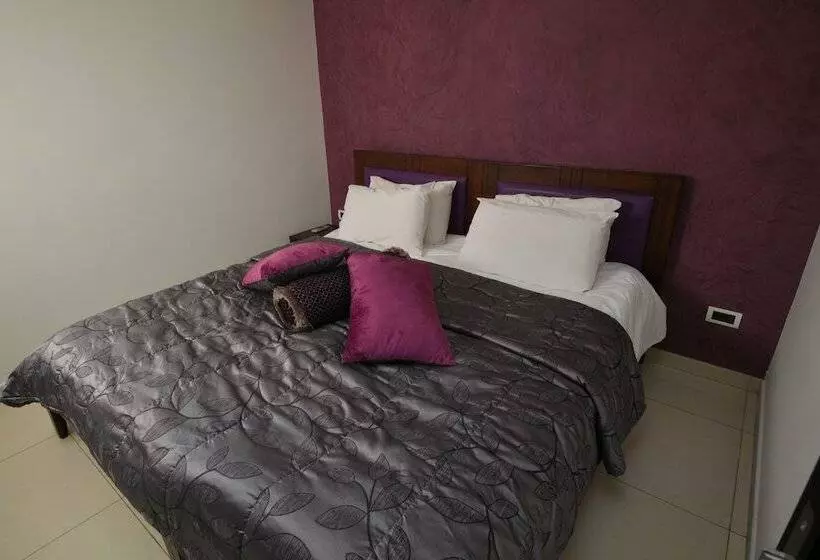 هتل Hollywood Inn Boutique