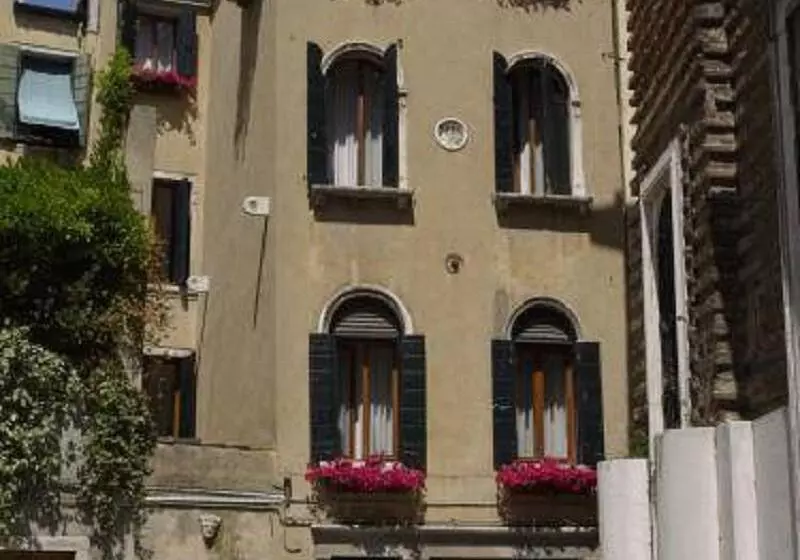 Hotelli La Locandiera