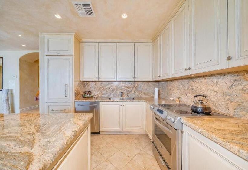 Отель Makena Surf B208