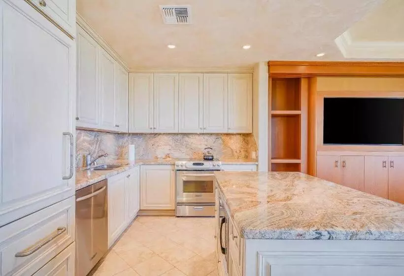 ホテル Makena Surf B208