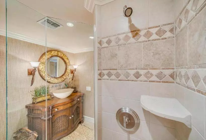 Отель Makena Surf B208