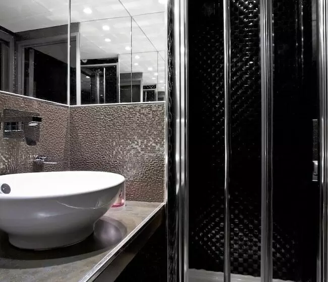 هتل Montmartre Mon Amour