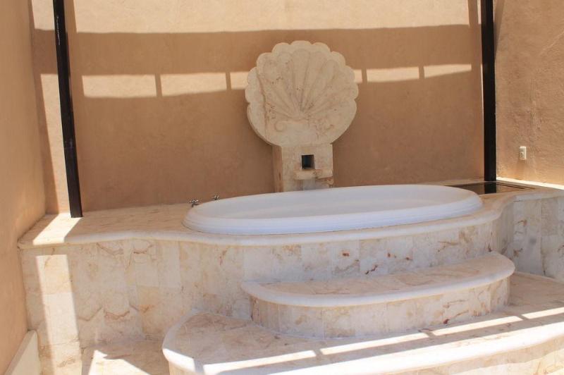 هتل Playa La Media Luna