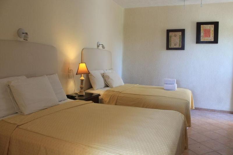 هتل Playa La Media Luna