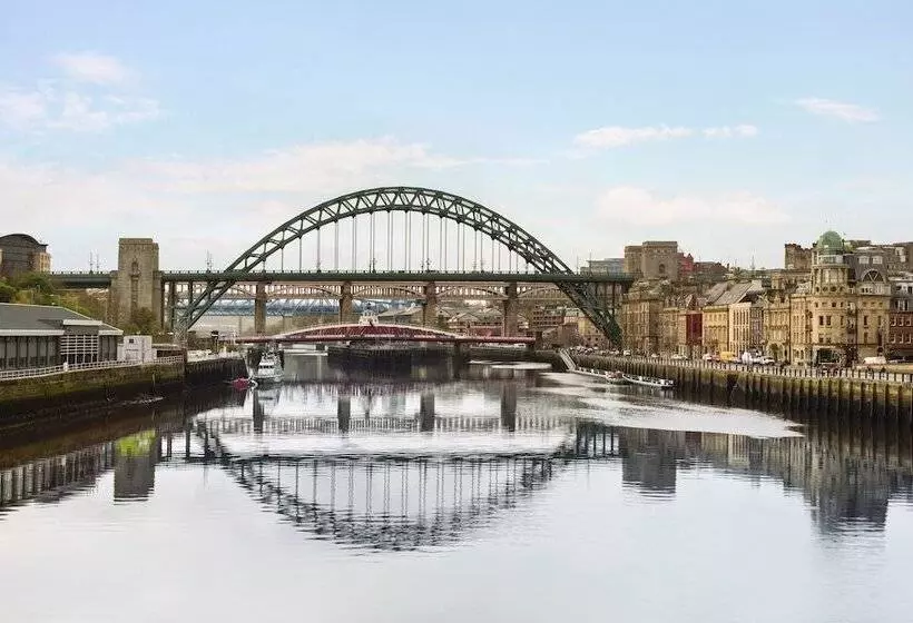 Отель Ramada Encore Newcastle Gateshead