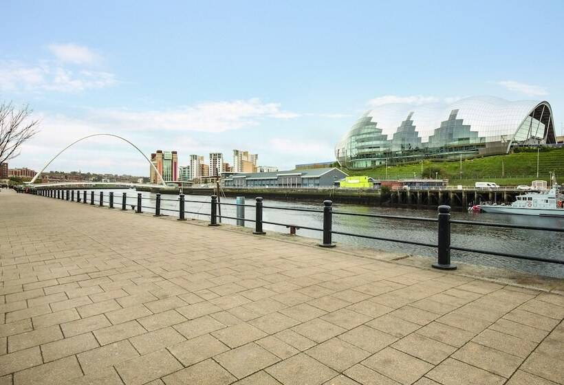 בית מלון כפרי Ramada Encore Newcastle Gateshead