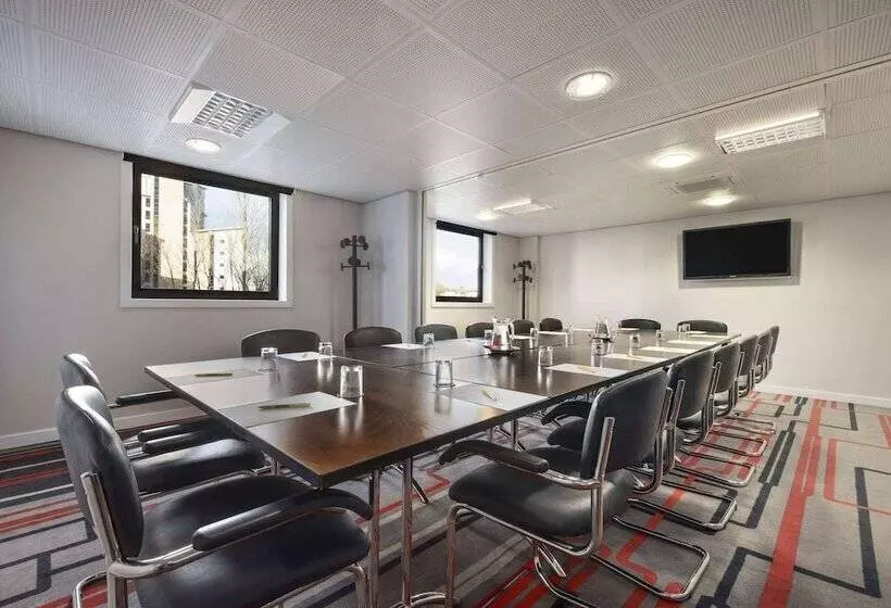 Отель Ramada Encore Newcastle Gateshead